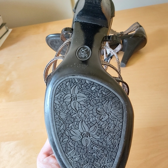 Heels fits size 9.5 - Picture 3 of 4